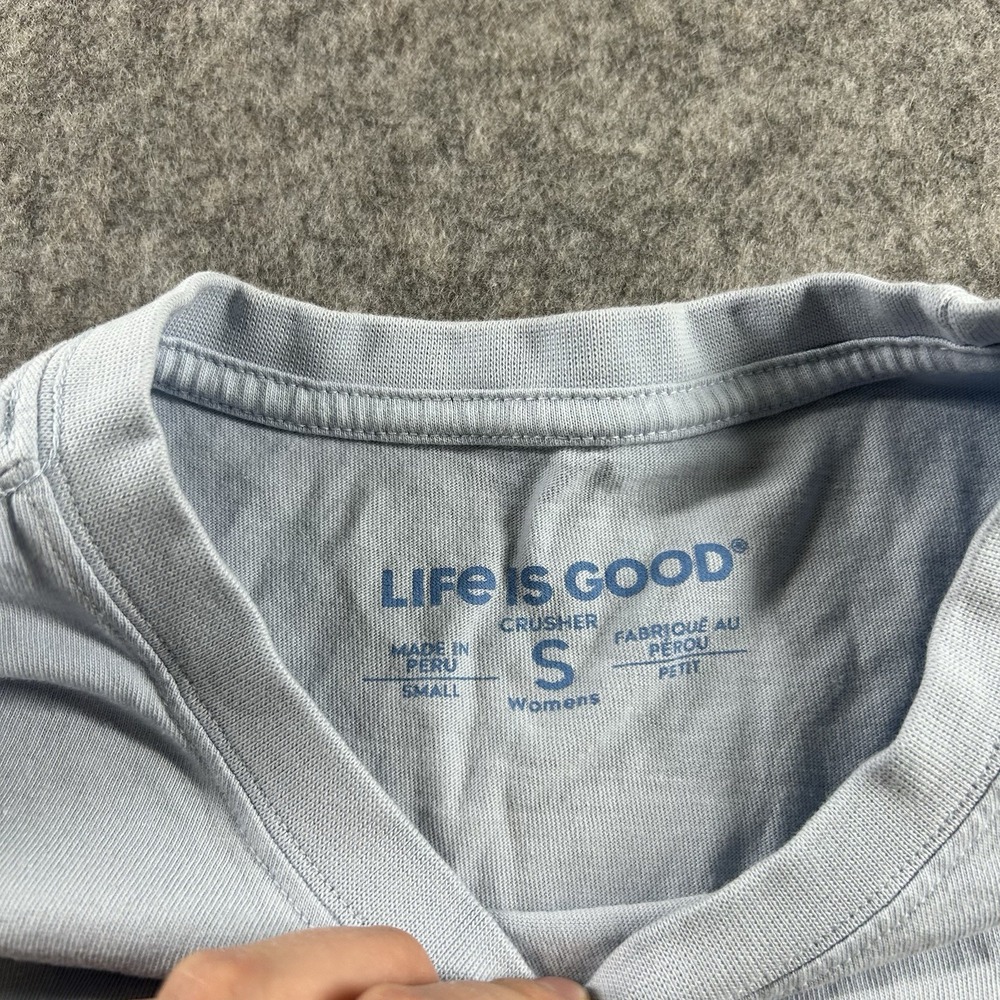 Life Is Good Crusher Tee Womens Small Flamingo Let It Snow Cotton Winter Shirt - Picture 8 of 8
